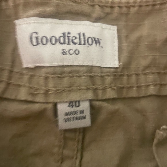 Goodfellow & co. Khaki cargo shorts - Picture 2 of 4